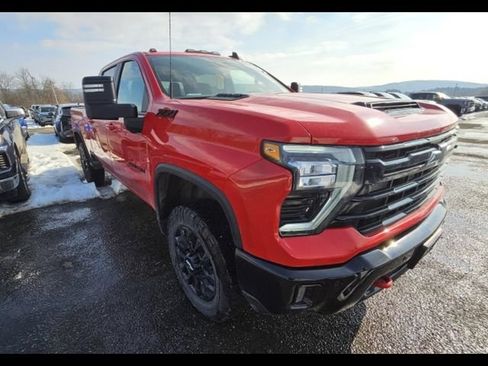 Used 2025 Chevrolet Silverado 2500 LT w/ Trail Boss Package AWD/4WD image 2