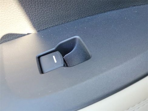 Certified 2025 Honda HR-V LX image 14