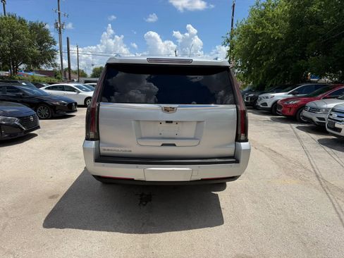 Used 2020 Cadillac Escalade ESV Luxury RWD image 10