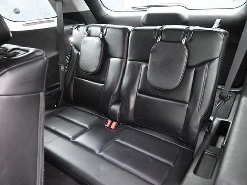 Used 2021 Ford Explorer XLT w/ Equipment Group 202A AWD/4WD image 18