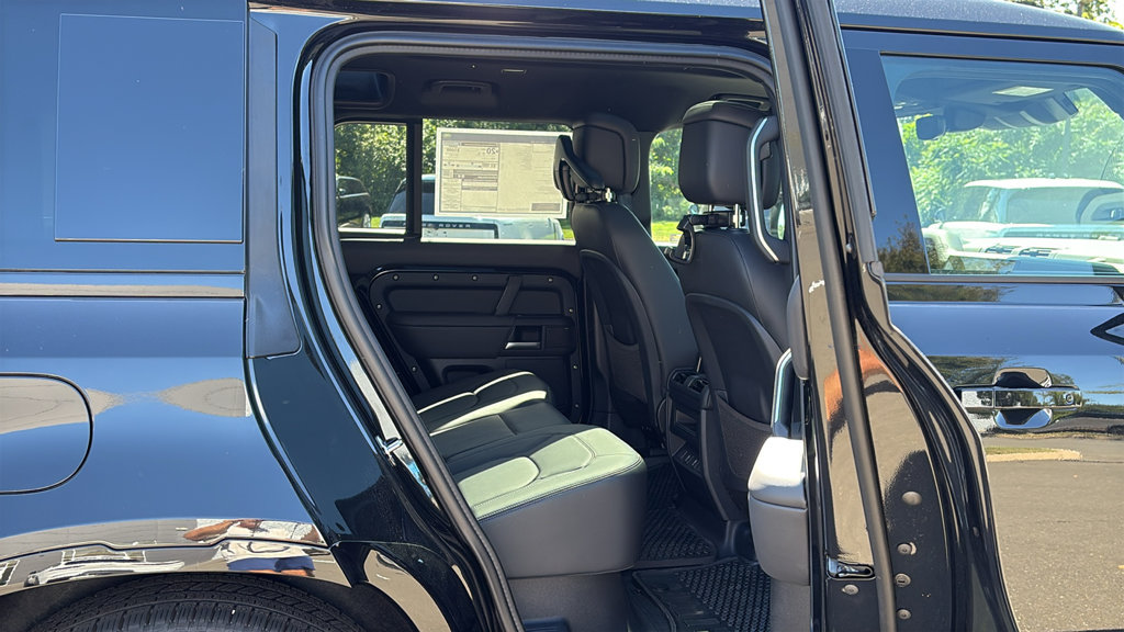 New 2026 Land Rover Defender 110 X-Dynamic SE AWD/4WD image 27