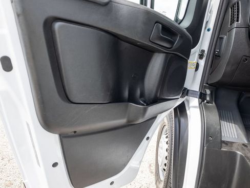 Used 2025 RAM ProMaster 2500 w/ Convenience Group FWD image 15