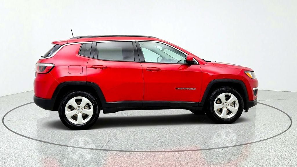 Used 2019 Jeep Compass Latitude FWD image 4