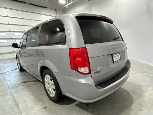 Certified 2018 Dodge Grand Caravan SE w/ UConnect Hands-Free Group image 8