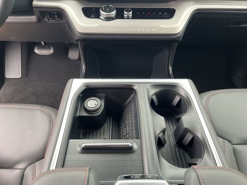 New 2025 Ford Expedition Active image 16