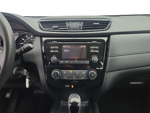 Used 2017 Nissan Rogue S image 14