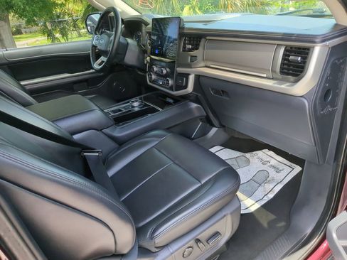 Used 2024 Ford Expedition XLT RWD image 12