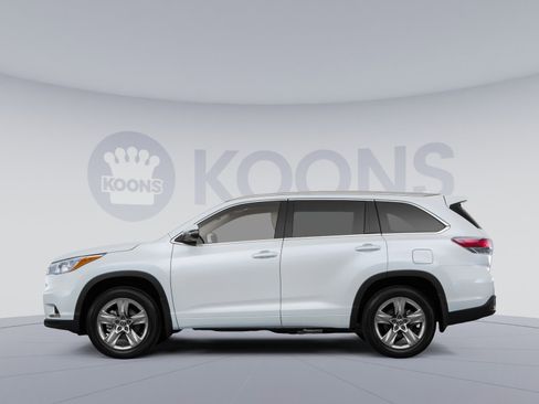 Used 2016 Toyota Highlander Limited image 2