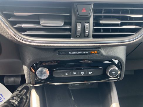 Certified 2025 Ford Escape Platinum AWD/4WD image 26