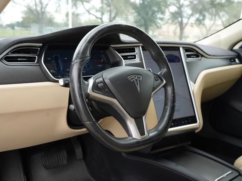 Used 2017 Tesla Model S 60D image 17