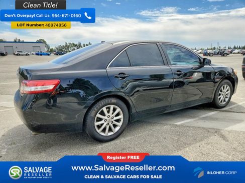 Used 2011 Toyota Camry XLE w/ SE/XLE Extra-Value Pkg image 4