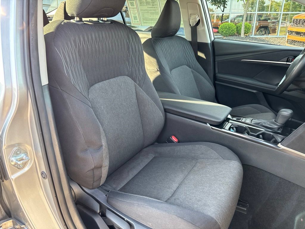 Used 2025 Toyota Camry LE FWD image 31