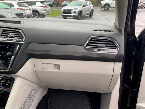 Used 2023 Volkswagen Tiguan SE w/ Panoramic Sunroof Package AWD/4WD image 15