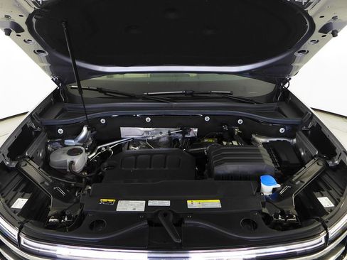 Certified 2025 Volkswagen Atlas SE w/ Panoramic Sunroof Package FWD image 6
