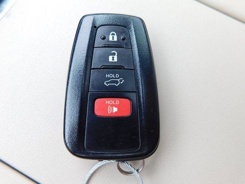 Used 2021 Toyota Highlander Limited image 27