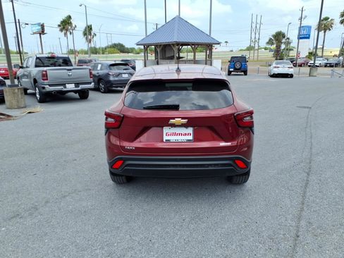 Used 2025 Chevrolet Trax LS w/ LS Convenience Package FWD image 7