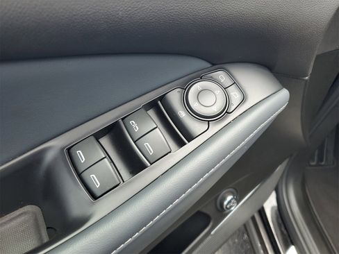 Used 2022 Buick Enclave Essence image 9