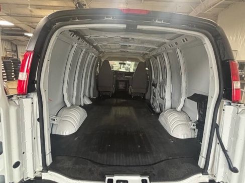 Used 2020 Chevrolet Express 2500 w/ Driver Convenience Package RWD image 4