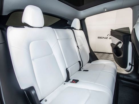 Used 2021 Tesla Model Y Long Range image 20