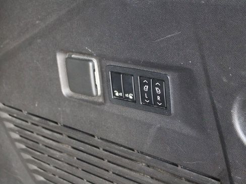 Used 2021 Chevrolet Tahoe Premier w/ Premium Package image 23