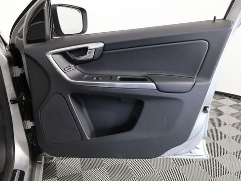 Used 2015 Volvo XC60 T6 Platinum image 26