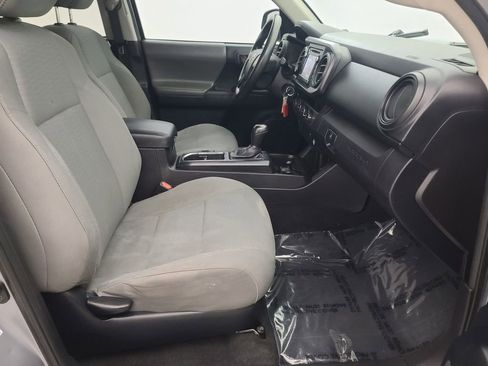 Used 2016 Toyota Tacoma SR image 16