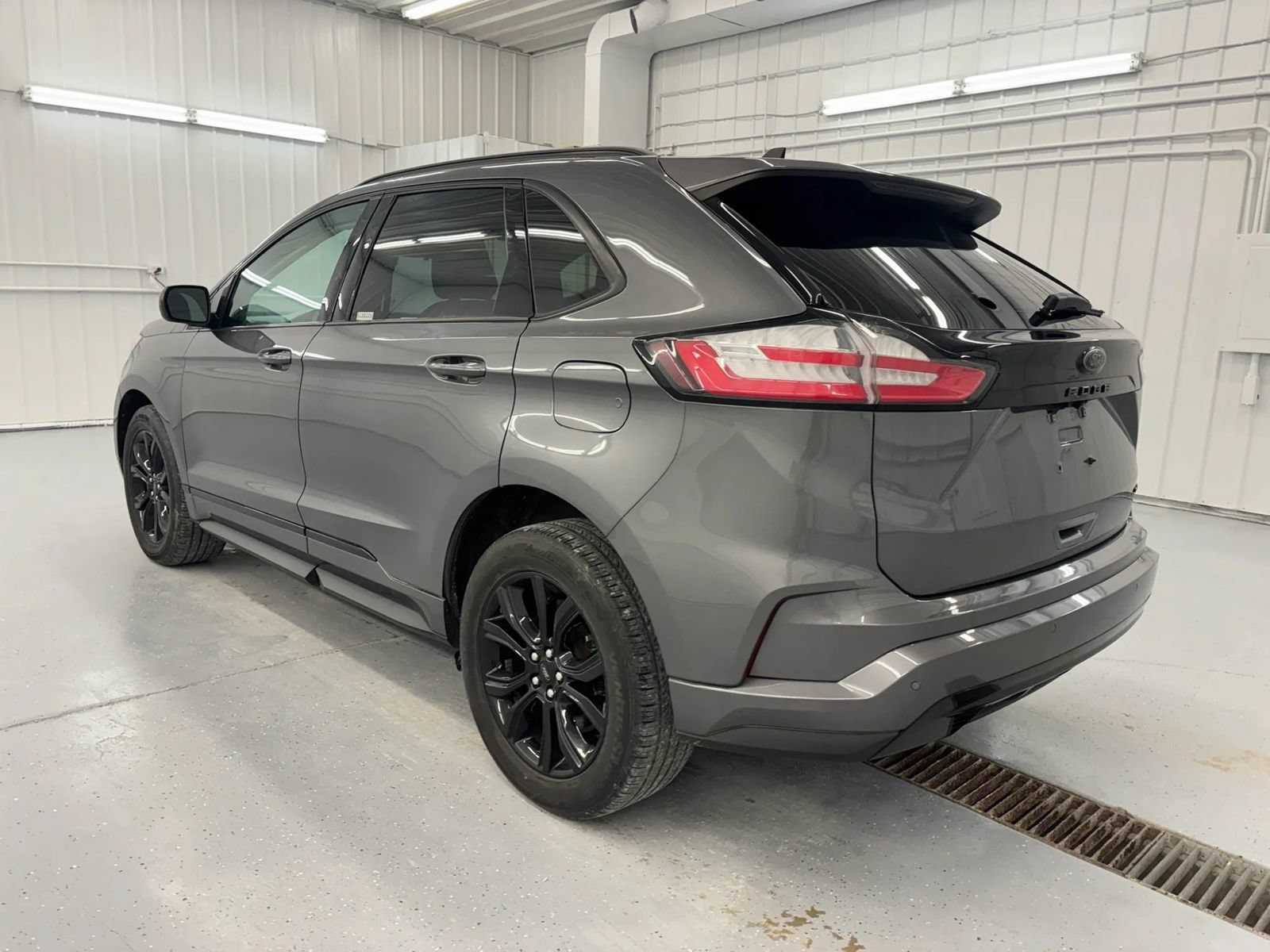 Used 2022 Ford Edge SE w/ Black Appearance Package AWD/4WD image 5