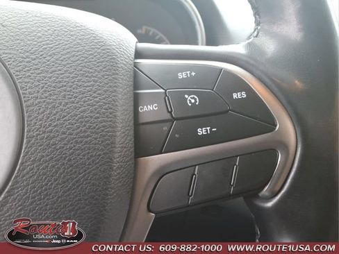 Used 2019 Jeep Grand Cherokee Laredo AWD/4WD image 28