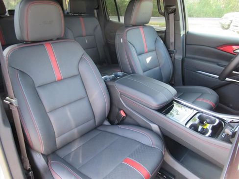 Used 2024 Chevrolet Traverse RS w/ LPO, Floor Liner Package image 8