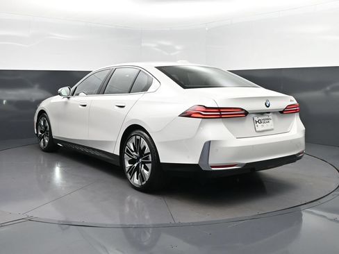 Certified 2026 BMW 530i RWD image 5