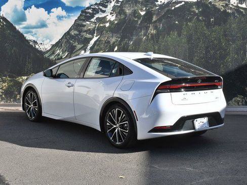 Certified 2024 Toyota Prius XLE image 9