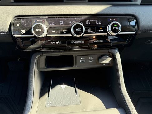 New 2025 Honda Pilot Touring image 43