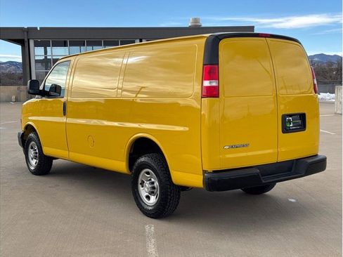 Used 2021 Chevrolet Express 2500 image 5
