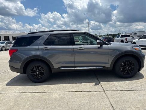 Used 2022 Ford Explorer XLT w/ Equipment Group 202A RWD image 6