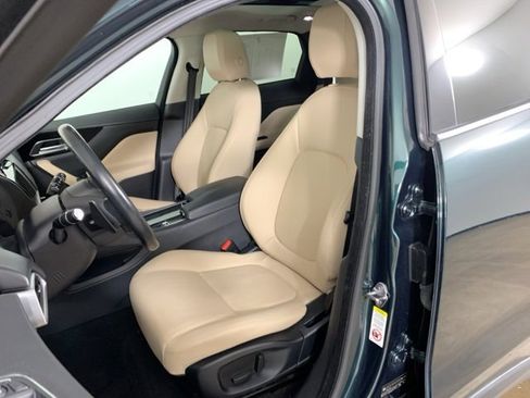 Used 2018 Jaguar F-PACE Premium image 28