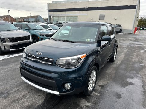 Used 2017 Kia Soul + image 1