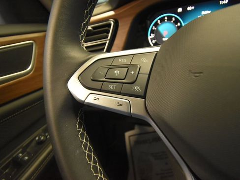 Used 2024 Volkswagen Atlas SE w/ Black Wheel Package image 11