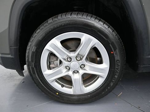 Used 2024 Jeep Compass Latitude AWD/4WD image 9