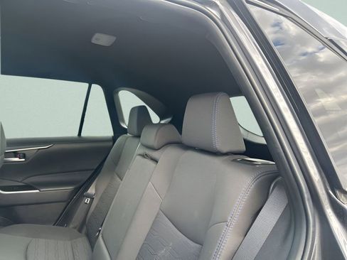 Used 2025 Toyota RAV4 SE w/ Convenience Package image 18