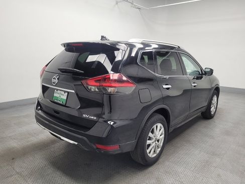 Used 2018 Nissan Rogue SV AWD/4WD image 9