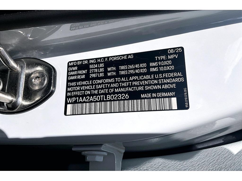 Used 2026 Porsche Macan AWD/4WD image 38