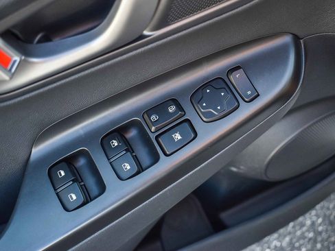 Used 2021 Hyundai Kona Limited image 19