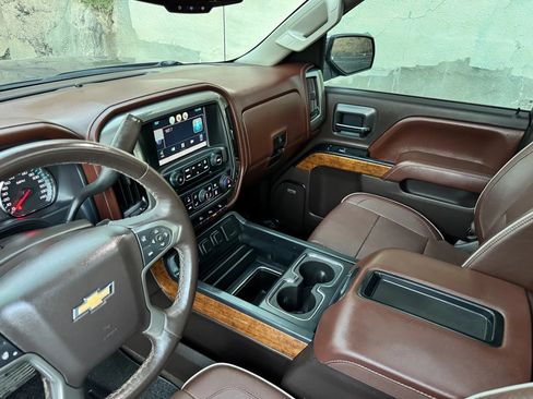 Used 2015 Chevrolet Silverado 1500 High Country w/ High Country Premium Package AWD/4WD image 21