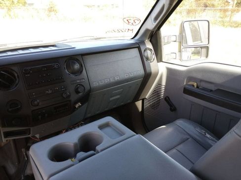 Used 2011 Ford F350 XL w/ Camper Pkg image 19