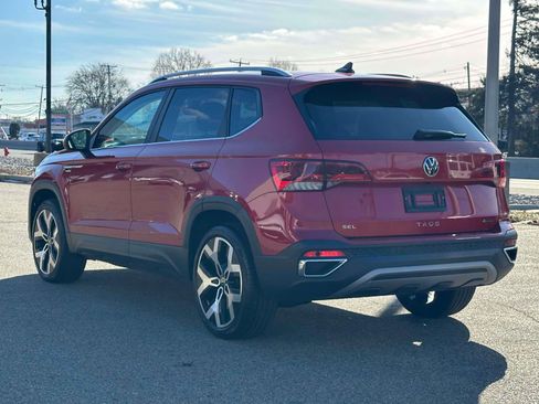 Certified 2022 Volkswagen Taos SEL image 4