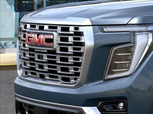 New 2026 GMC Yukon Denali w/ Denali Reserve Package AWD/4WD image 13