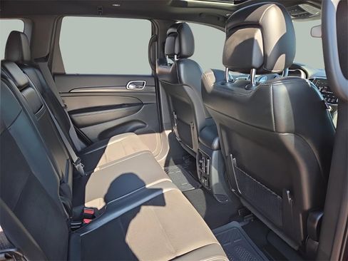 Used 2019 Jeep Grand Cherokee Altitude image 18