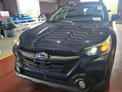 Used 2024 Subaru Outback Premium AWD/4WD image 3