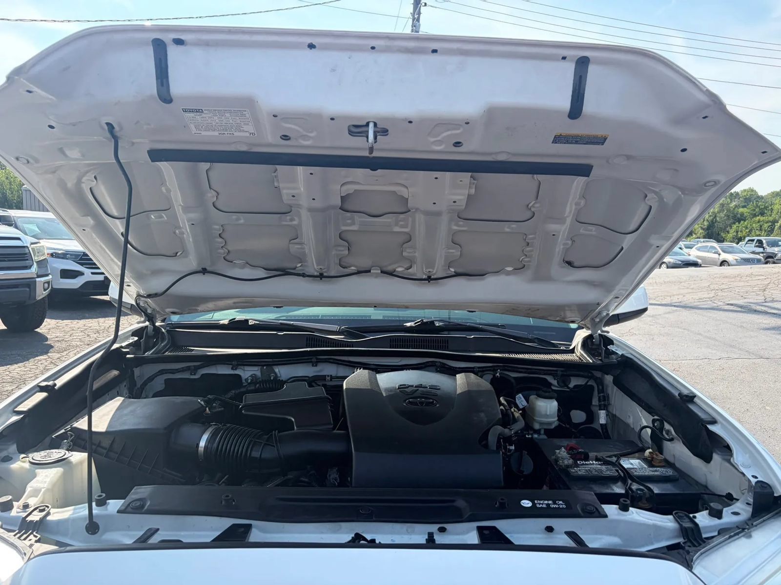 Used 2019 Toyota Tacoma SR5 AWD/4WD image 9