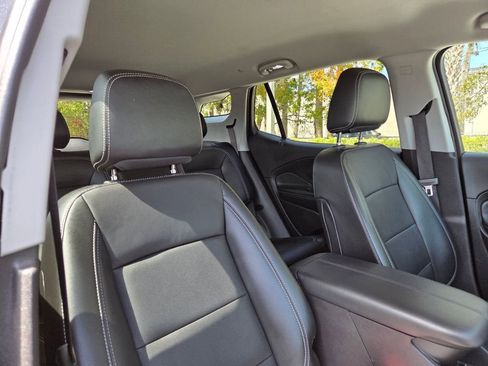 Used 2024 GMC Terrain SLT image 11